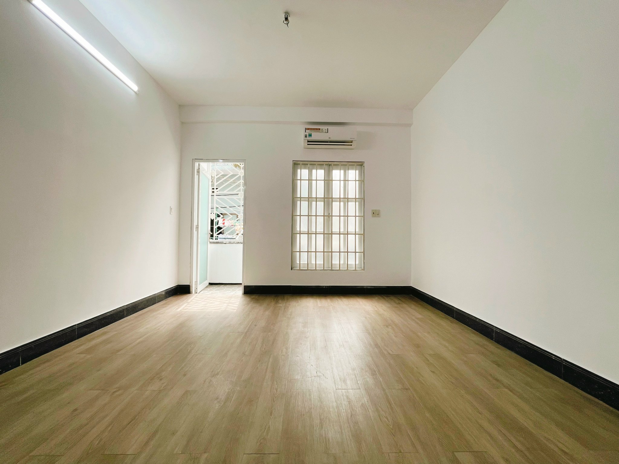 Cho thuê NC HXH (483/xx) Đường Lê Văn Sỹ, Phường 12, Quận 3.